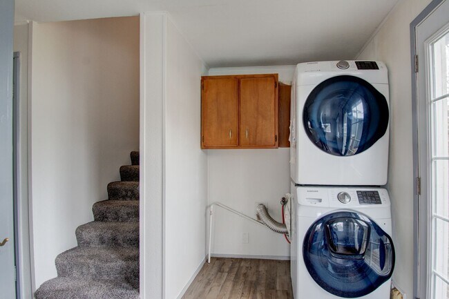 Building Photo - 3 bedroom/3 Bathroom House- In Town with Large yard