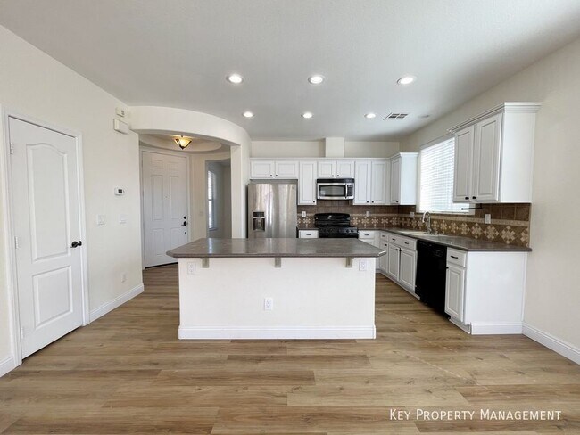 Building Photo - 2913 Big Mountain Ave