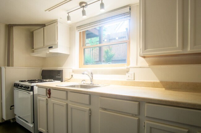 Building Photo - Amazing Find! Spacious Daylight Basement Studio with Loads of Character!