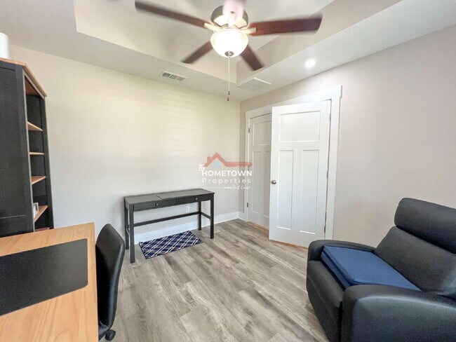 Building Photo - Furnished 3-Bed Oasis on Dunridge Drive wi...