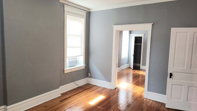Building Photo - 3721 Iowa Ave