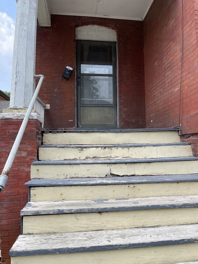 Building Photo - 704 N 12th St