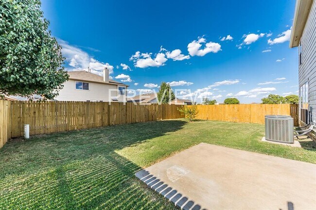 Building Photo - 2504 Prospect Hill Dr