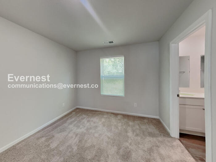 Building Photo - 4233 Park Ave