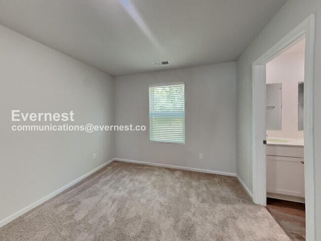 Building Photo - Limited Time Special Offer! / 3 Bed, 2.5 Bath Home with Modern Amenities / Pet-Friendly / Availab...