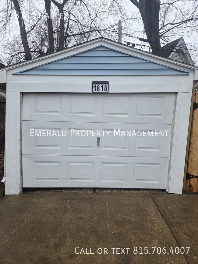 Building Photo - 1818 Charles St