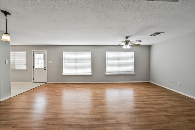 Building Photo - 3231 Stoneydale Ln