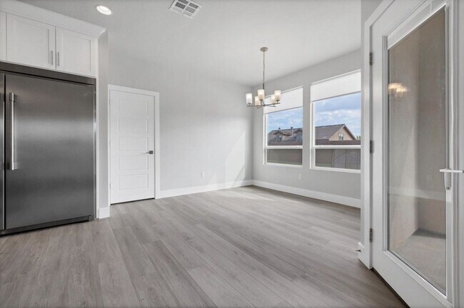 Building Photo - 2579 S Wilson Dr