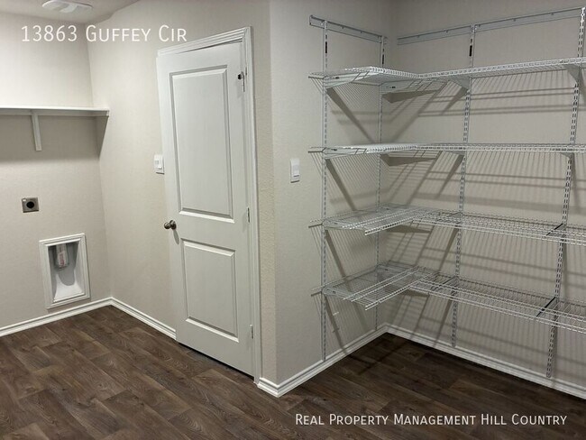 Building Photo - 13863 Guffey Cir
