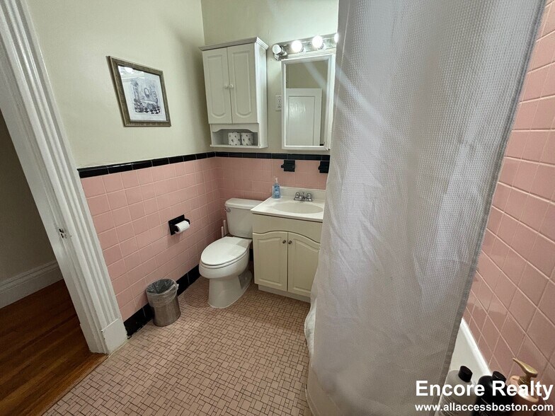 Building Photo - 22 Euston St