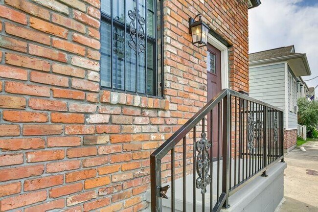 Building Photo - 2102 Philip St