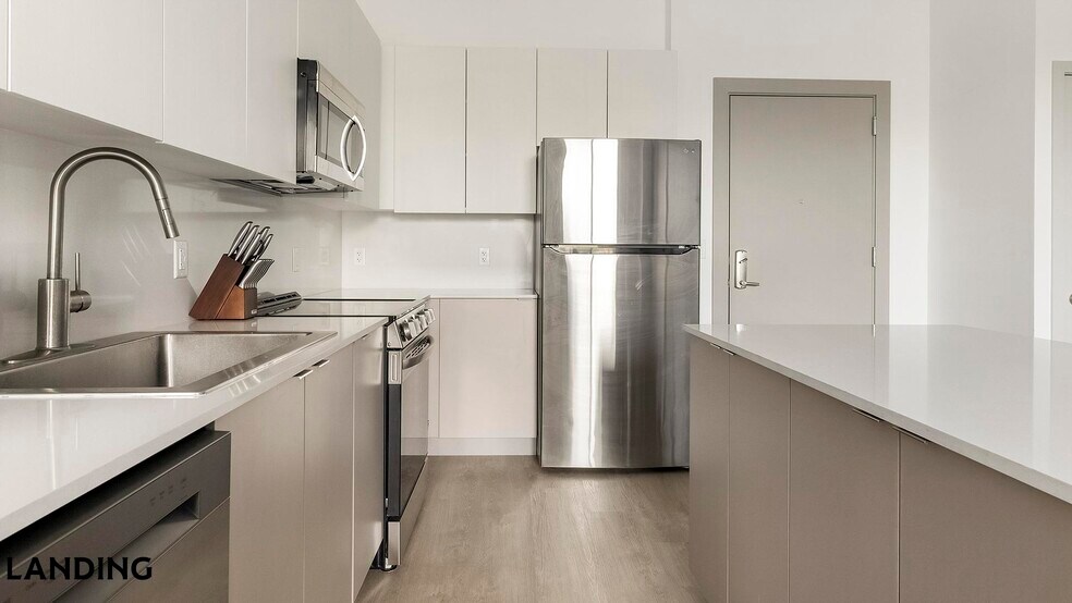 Building Photo - 1155 NE 126th St