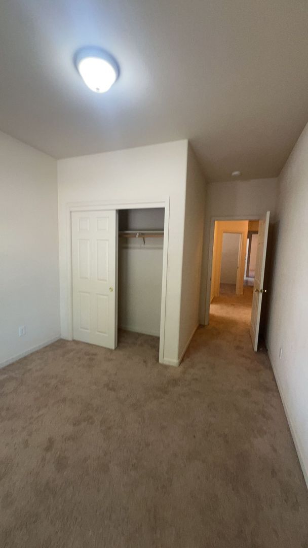 Building Photo - 689 Gateway Cir