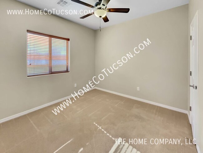 Building Photo - 1096 W Versilia Dr