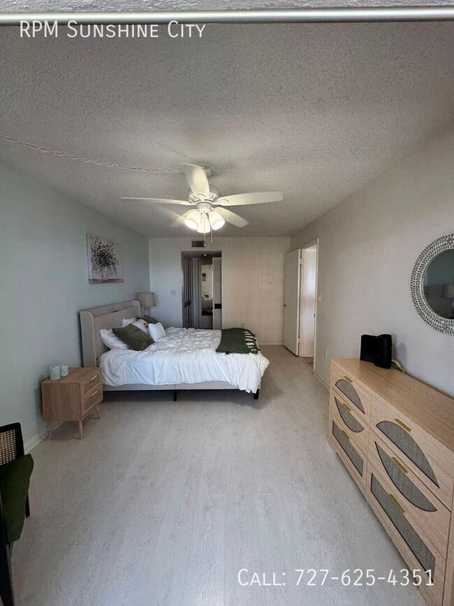 Building Photo - 4550 Cove Cir