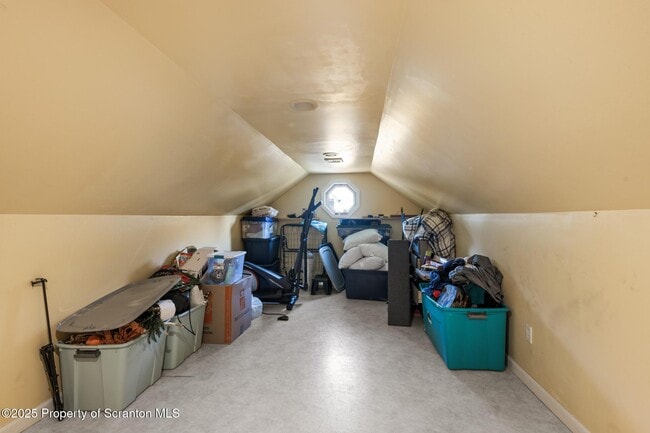 Building Photo - 32 Pine Tree Dr