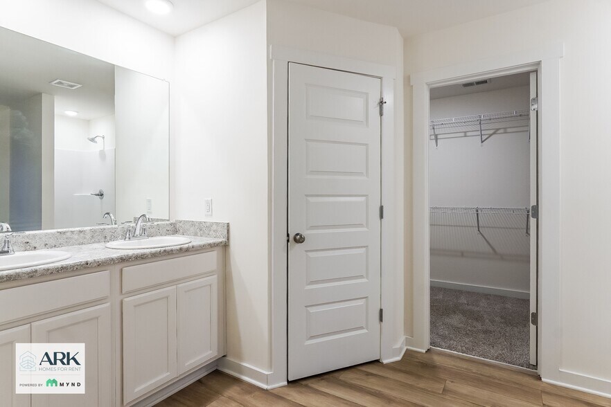 Building Photo - 5418 Bluebell Cir
