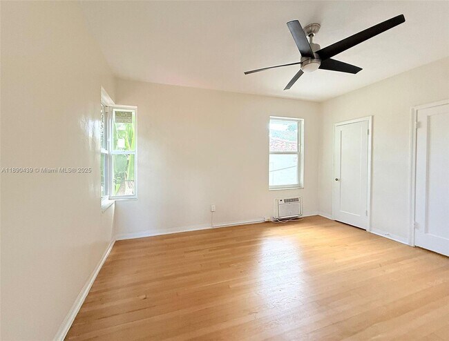 Building Photo - 315 W 28th St