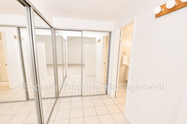 Building Photo - 2065 Pamela St
