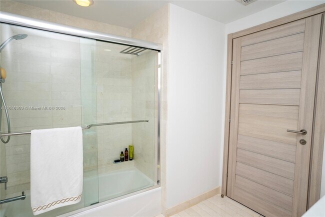 Building Photo - 17301 Biscayne Blvd