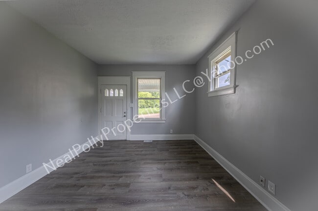 Building Photo - 1795 Kahn Avenue