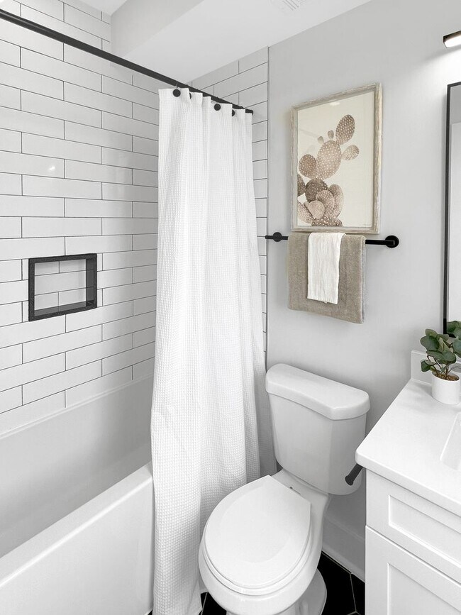 Building Photo - 1026 18th St NE