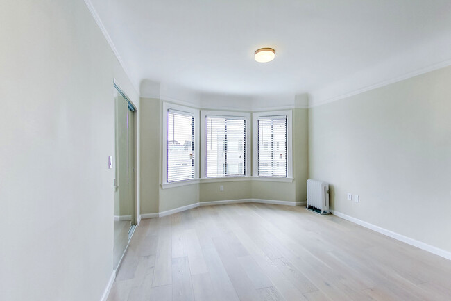 Interior Photo - 337 10th Avenue