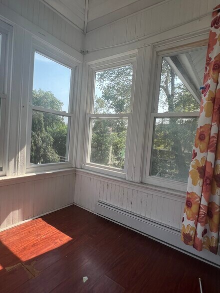 Building Photo - 459 N Maple Ave