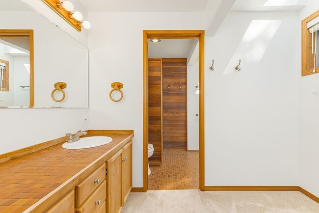 Building Photo - Near Microsoft Main Campus 3 Bedroom 1.75 ...
