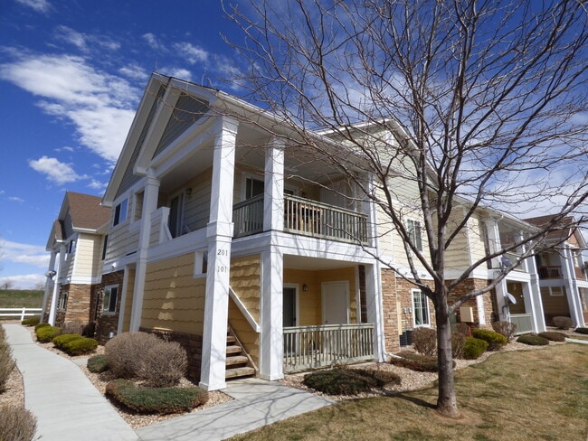 Building Photo - MUST SEE 2 Bed/2 Bath Condo in the Lakeshore at Centerra!