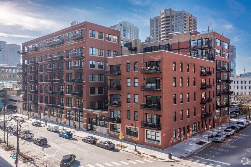 Clinton Street Lofts - 226 N Clinton St