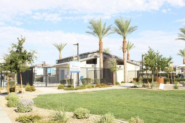 Building Photo - THREE BEDROOMS ALL WITH PRIVATE BATHROOMS