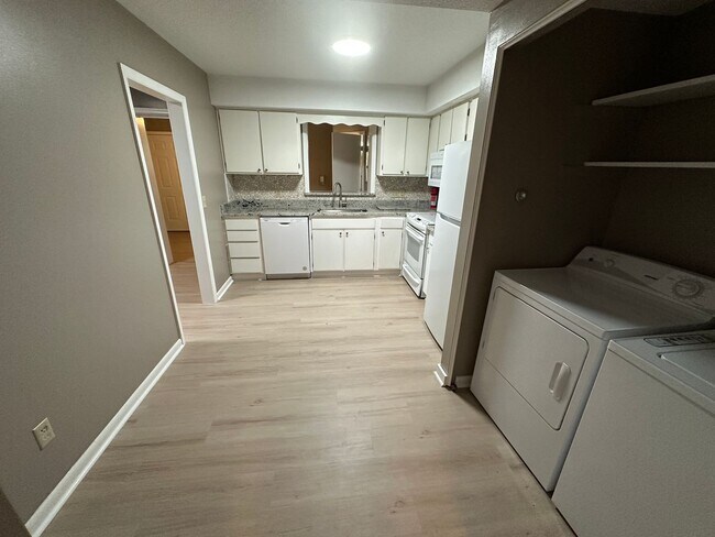 Building Photo - Now available!! – 672 W Front St, Unit C, ...