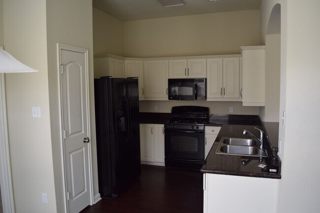 Building Photo - Stunning 3 Bed, 2 Bath in Creek Meadows!