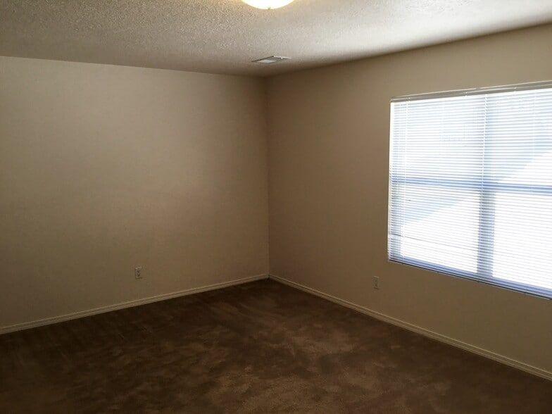 Building Photo - 1740 Sierra Norte Loop NE