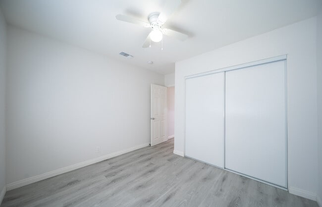 Building Photo - 120 E Shady Grove Dr