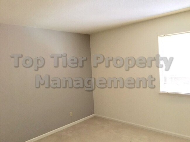 Building Photo - Beautiful 4 Bed / 2 Bath / 2,660 sqft Sing...