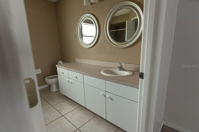 Building Photo - 233 E Gardenia Dr