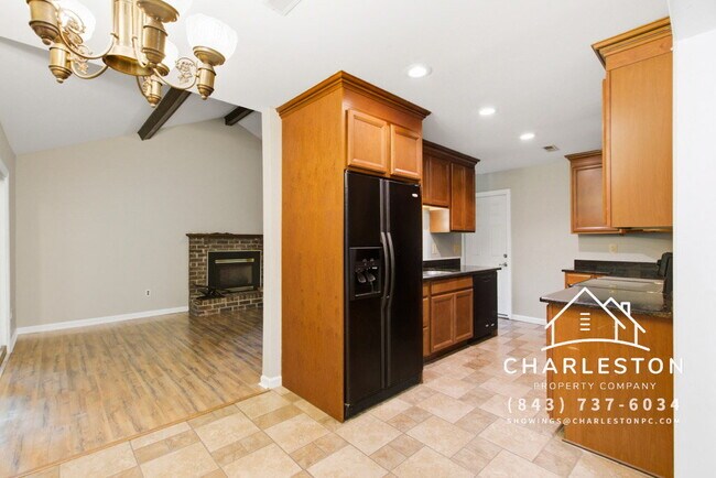 Building Photo - 2067 Dogwood Rd