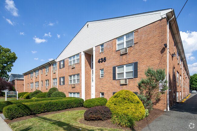 Building Photo - Lincoln Gardens