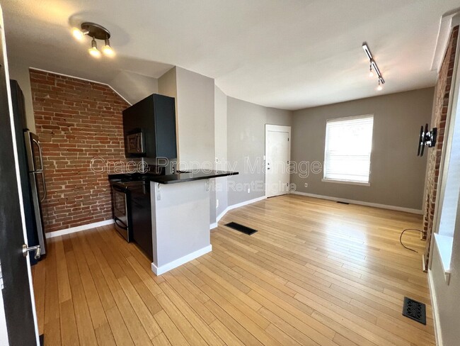 Building Photo - 2306 Glenarm Pl