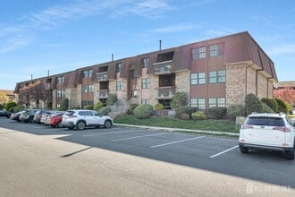 Building Photo - 275 Alpine Way