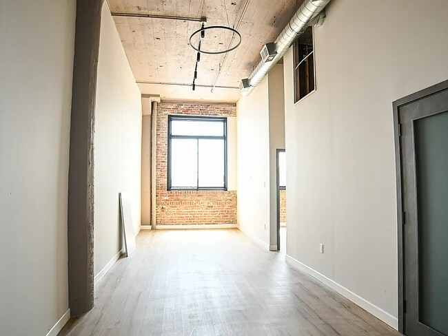 Building Photo - 2201 Castor Ave