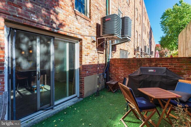 Building Photo - 1230 Rodman St