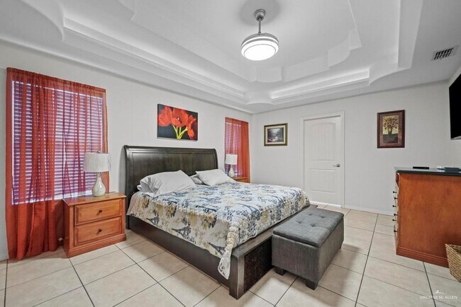 Building Photo - 23 W Arapaho Ave