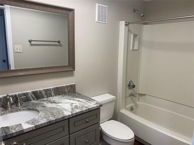 Building Photo - 7447 Cambridge St