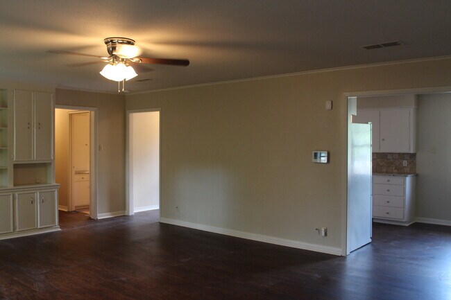 Building Photo - 3012 Tower Dr