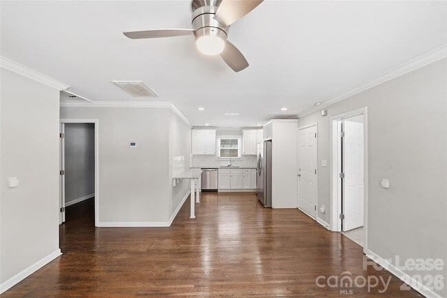 Building Photo - 2521 Dora Dr