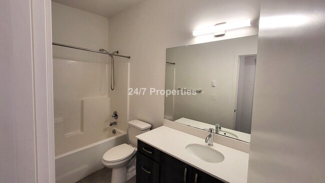 Building Photo - Unique 2 BD | 1 BA Home - SE Portland