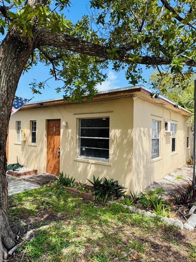 Building Photo - 1101 N Federal Hwy